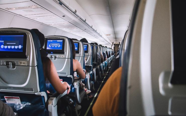 Aereo, passeggeri seduti