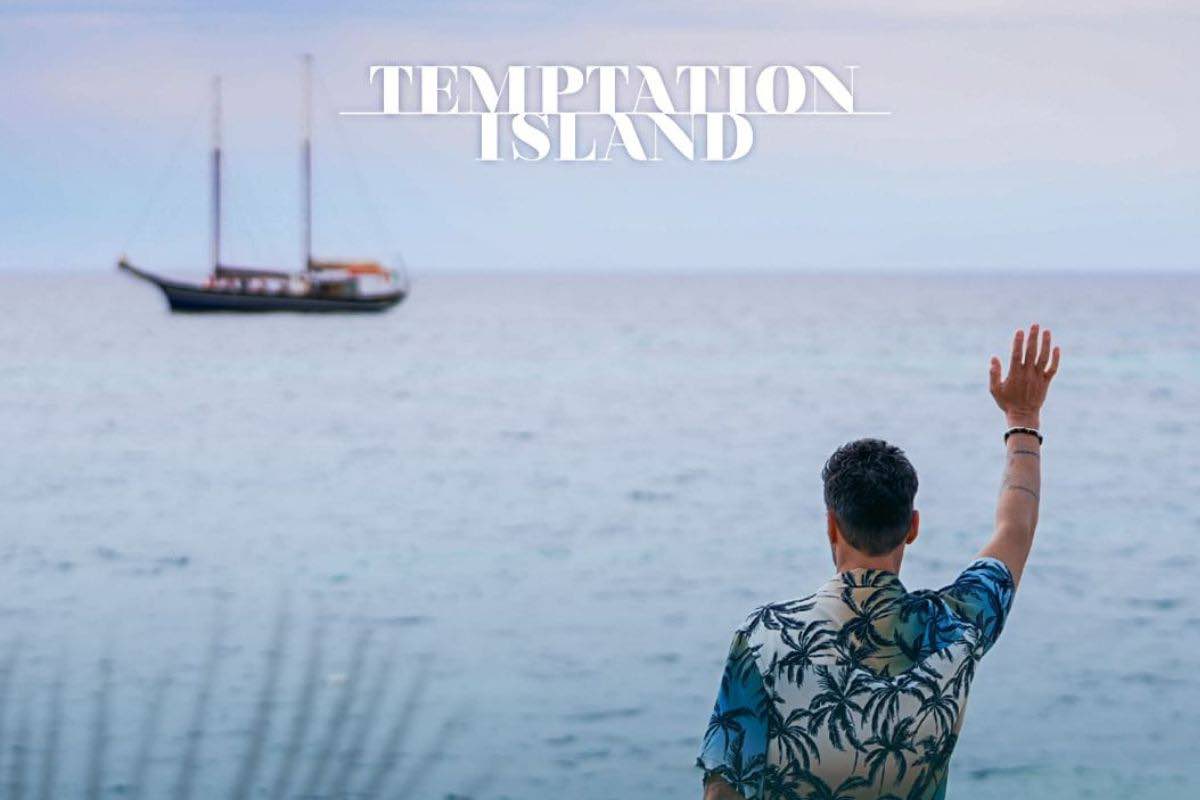 Temptation Island Filippo Bisciglia accoglie la barca